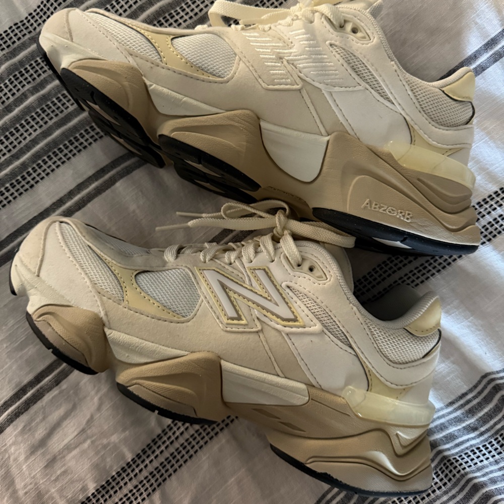 New balance 9060 tan/cream youth 6.5/womens 8 EUC